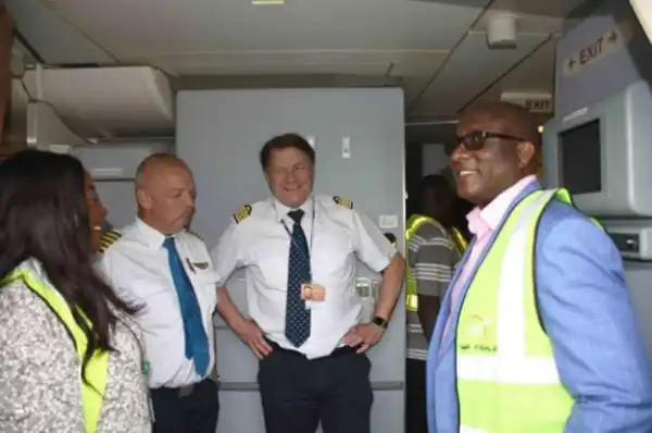 Photos Of New Boeing 777-300 Aircraft 